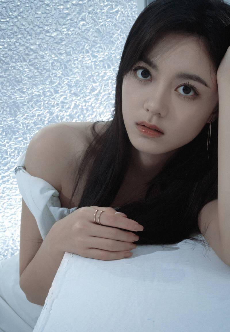 赵今麦的魅力从来不局限于舞台,在日常生活中也散发着独特的魅力.