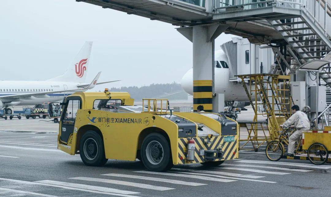 福州长乐机场地勤车辆随拍_航空_康巴斯来_配置