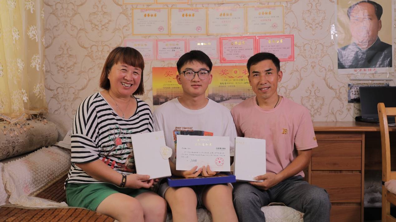 满帮云程奖学金助奋进学子启航求知新征程_父亲_父母_王泽涛