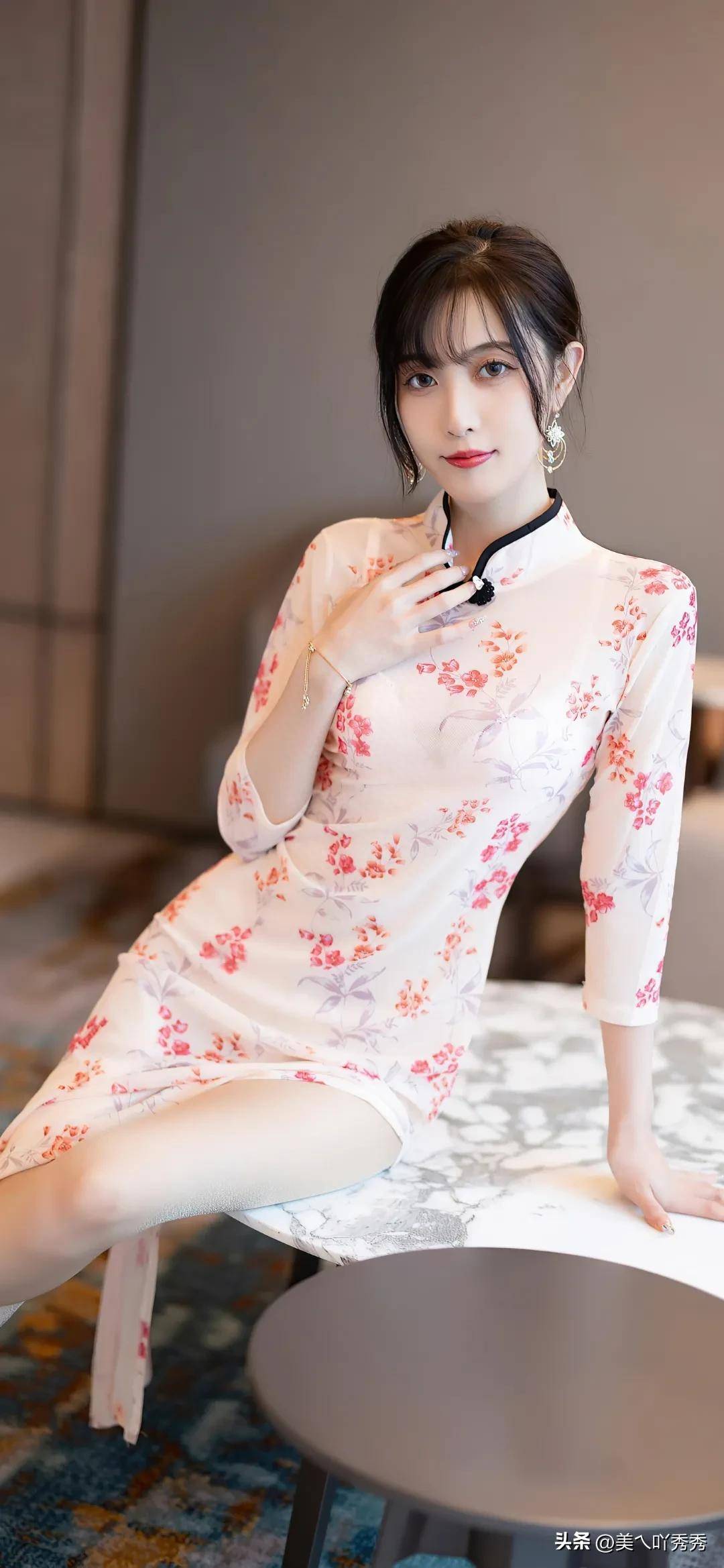 美图欣赏丨旗袍:中国传统文化中的一颗璀璨明珠_女性_魅力_穿着