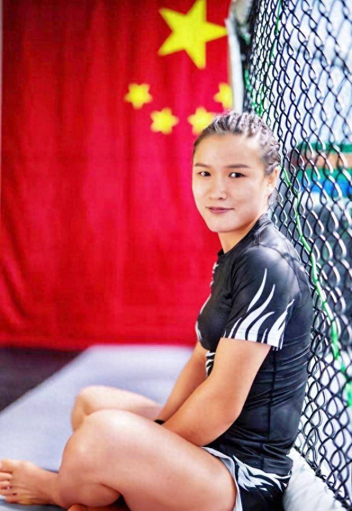 她一拳的力量达到510斤,曾把对手打成异形_乔安娜_格斗_女子