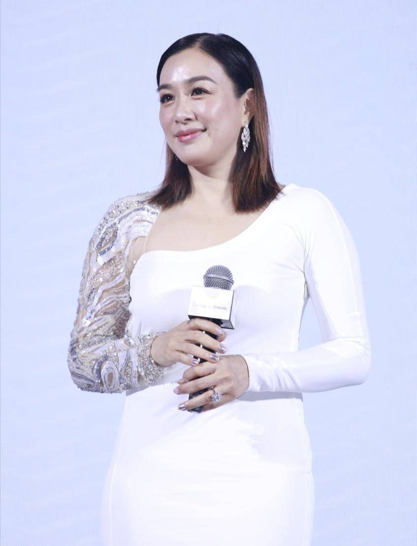 钟丽缇的穿衣风格何尝不是一种对生活的冒险和追求?