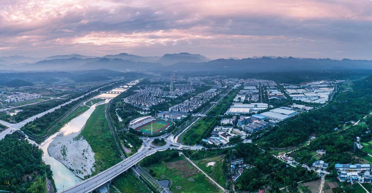 在六年多的时间里,曾经先后成为两个县城的中心,这就是绵阳的安昌镇