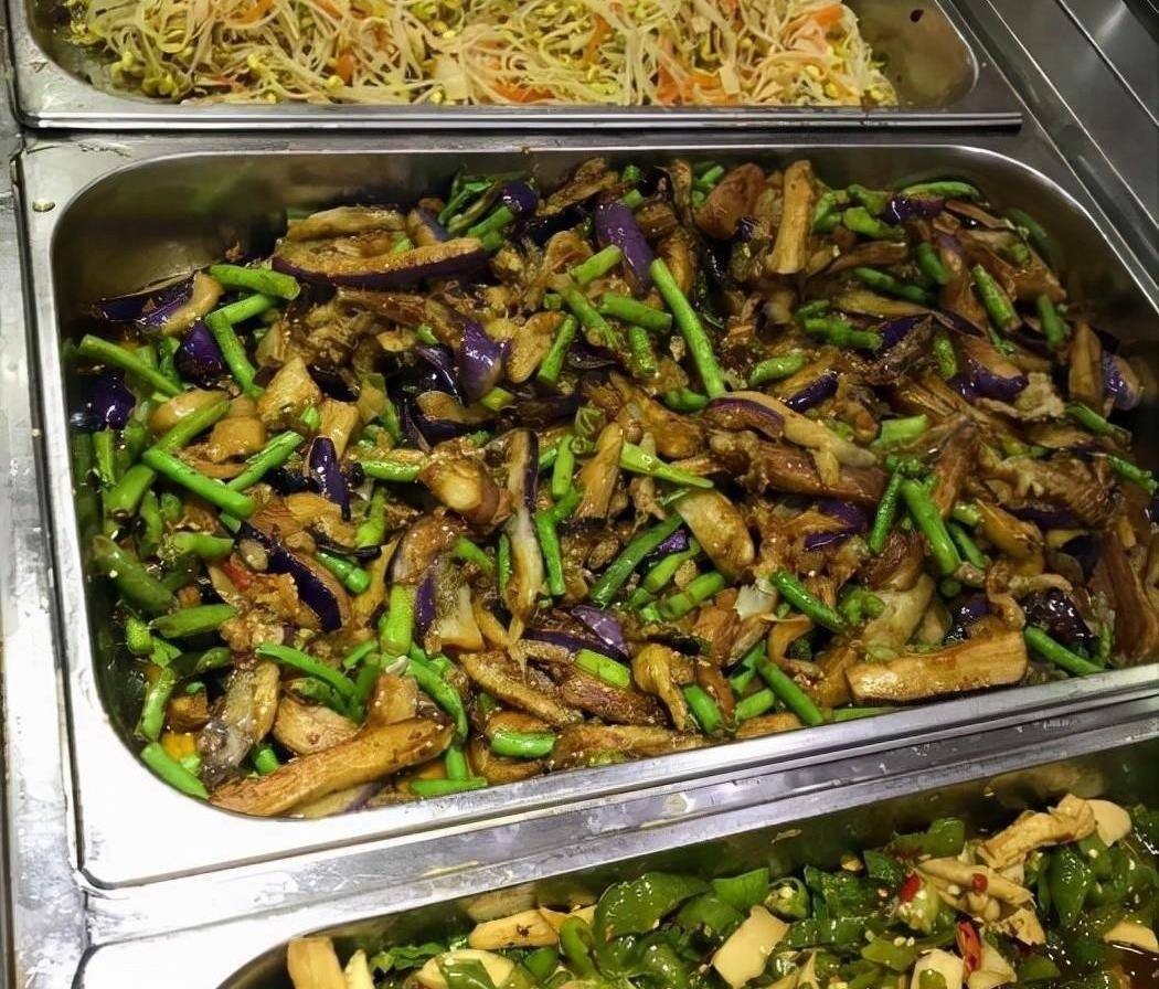 广东老板卖10元快餐,客人怒斥成本才3元,评论区遭来说声一片_菜品