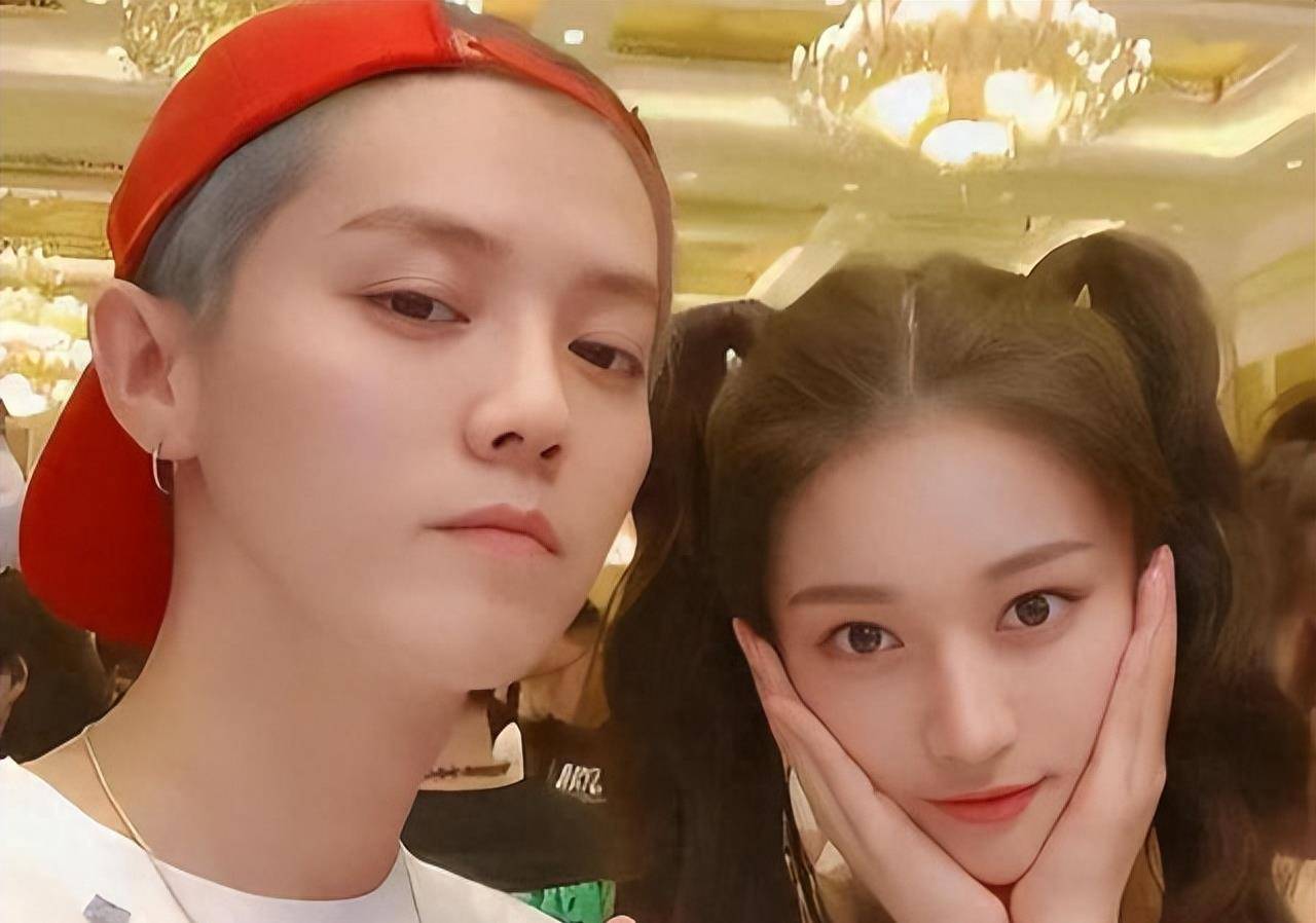 鹿晗陪关晓彤日本过七夕,染白毛双眼浮肿头扁平,被质疑不是本尊_网友