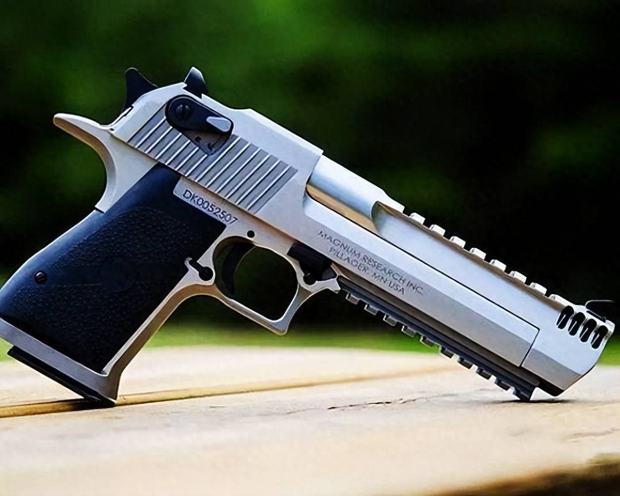 全球威力最大的自动手枪,空有威力却华而不实,只能当玩具!