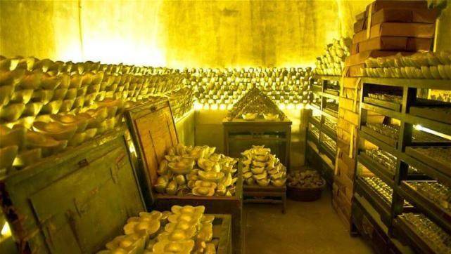 但若是论真实资产,这曹三喜比起另外一个传奇巨商来,还有略有不如