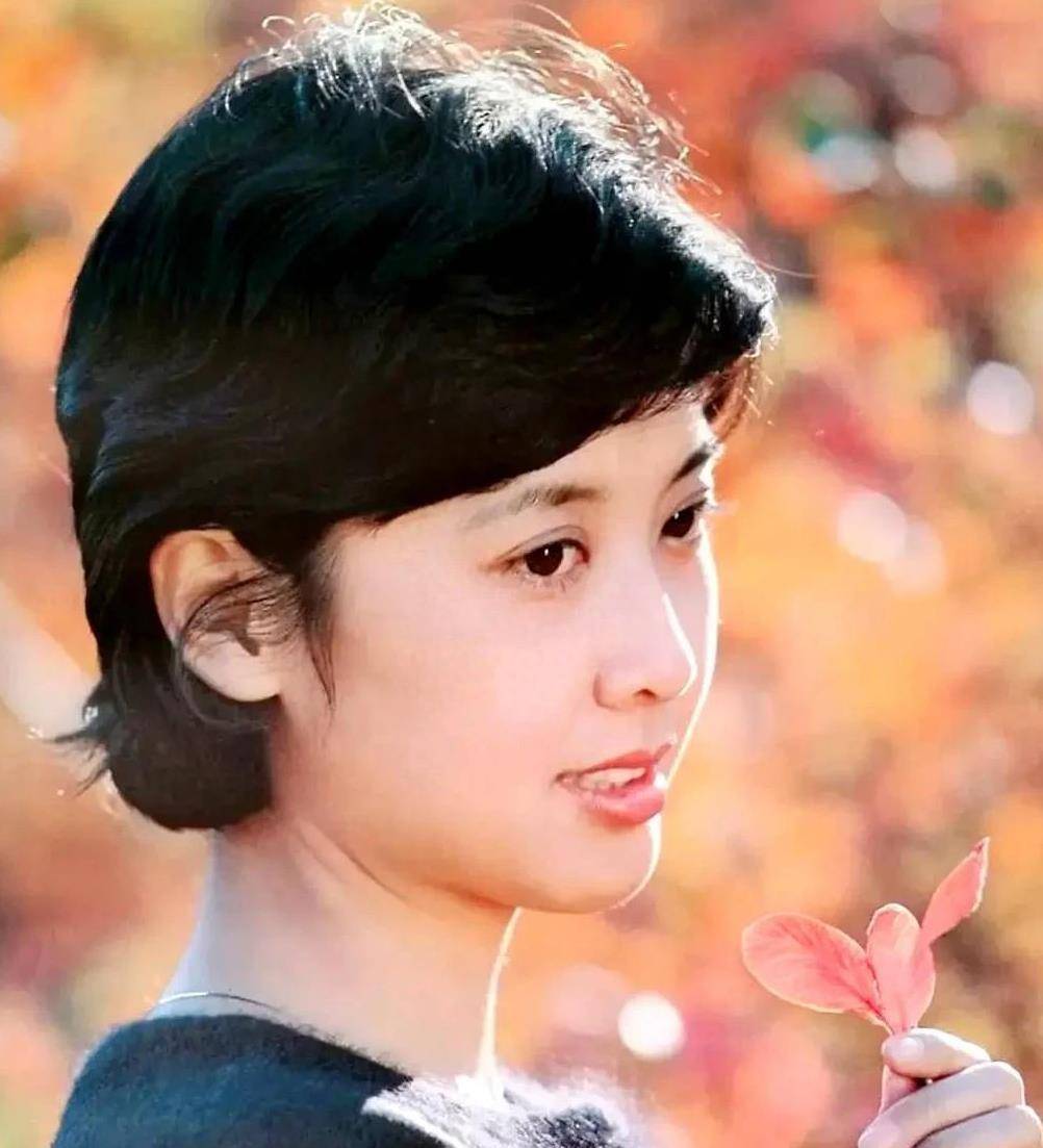 她曾参演《骆驼草》《弯弯的石径》《梨园传奇》《肖尔布拉克》《金