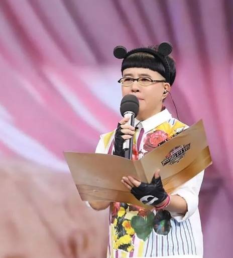 月退休金8900元,还靠商演收入不菲_金龟子_人生_岁月