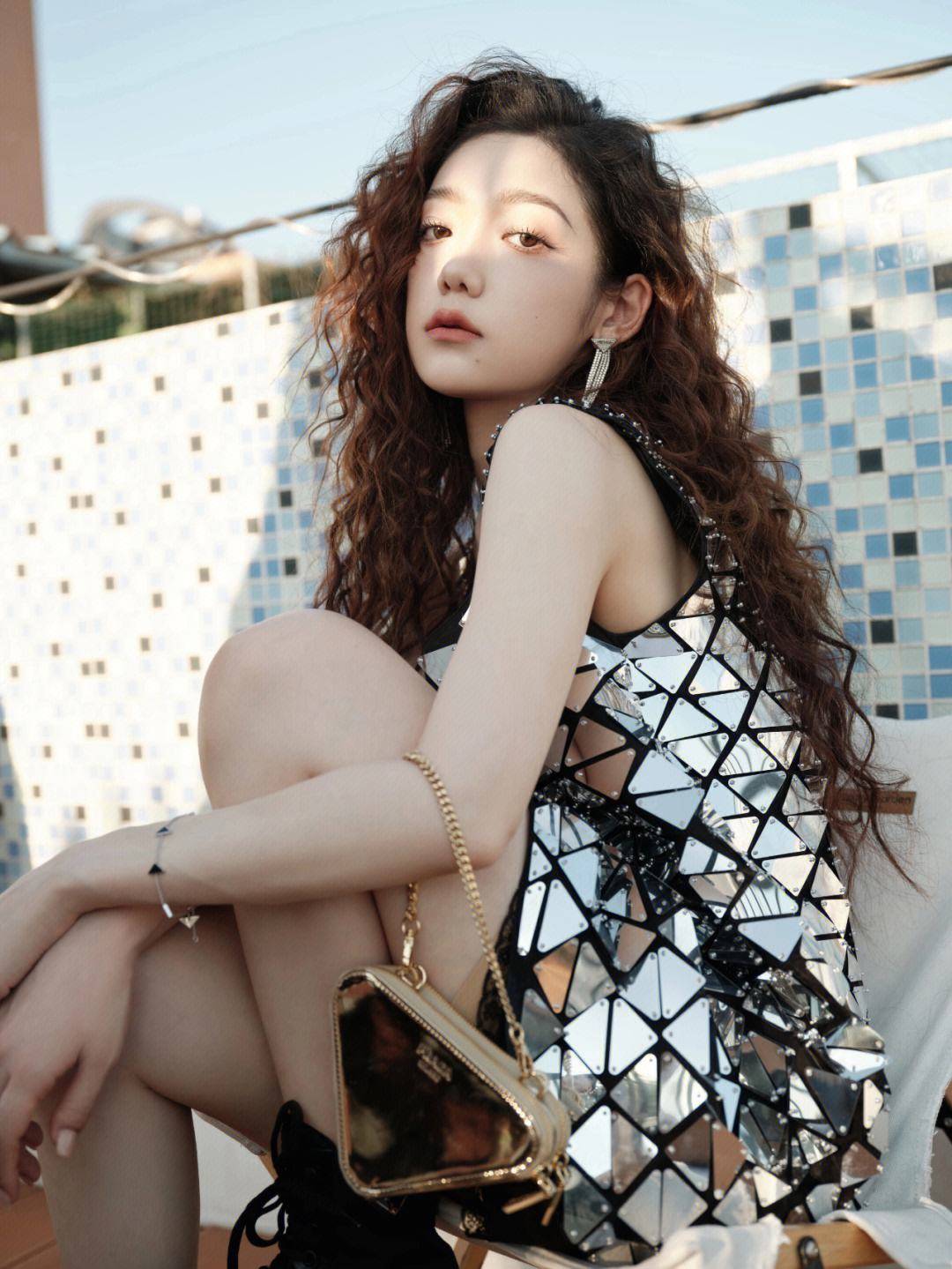 三大新生代女歌手差距拉开,单依纯音源成绩好,希林演唱会取消_人数