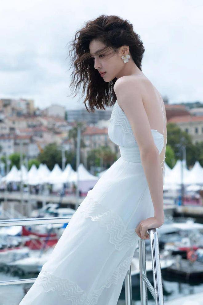 浪漫卷发的氛围感,张柏芝太懂了!_羊毛_造型_头发