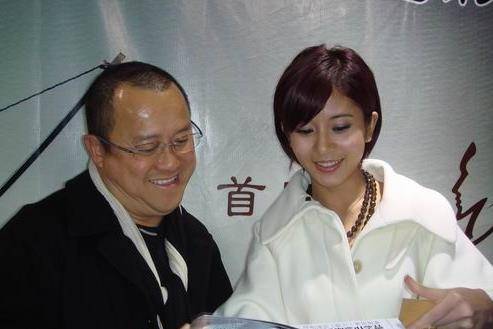 曾志伟,就这样活成了"男生"都羡慕的样子_成龙_叶蕴仪_关淑怡