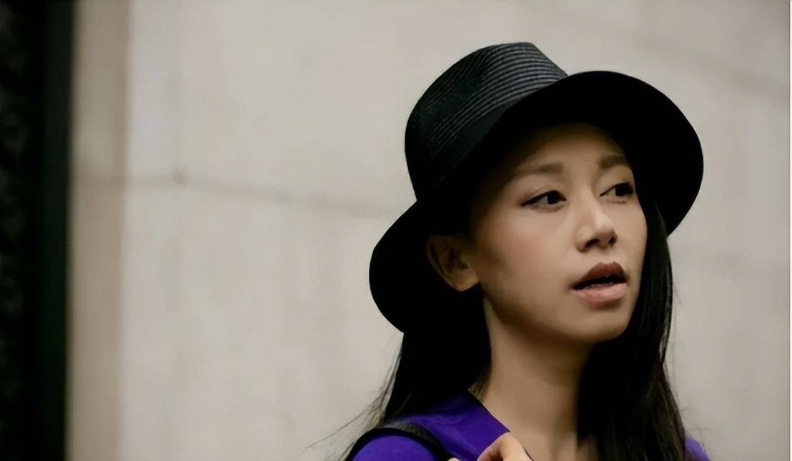 湖南卫视知名主持人在美国定居,开保时捷拎爱马仕,成二胎辣妈_生活