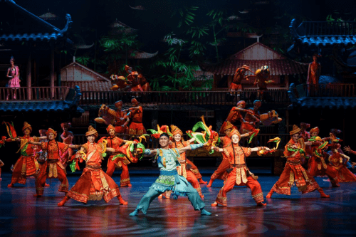 光影编织色彩,绽放民族魅力 恩施民族歌舞大秀《西兰卡普》成功首演!