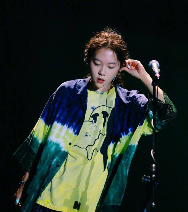 浪漫卷发的氛围感,张柏芝太懂了!_羊毛_造型_头发