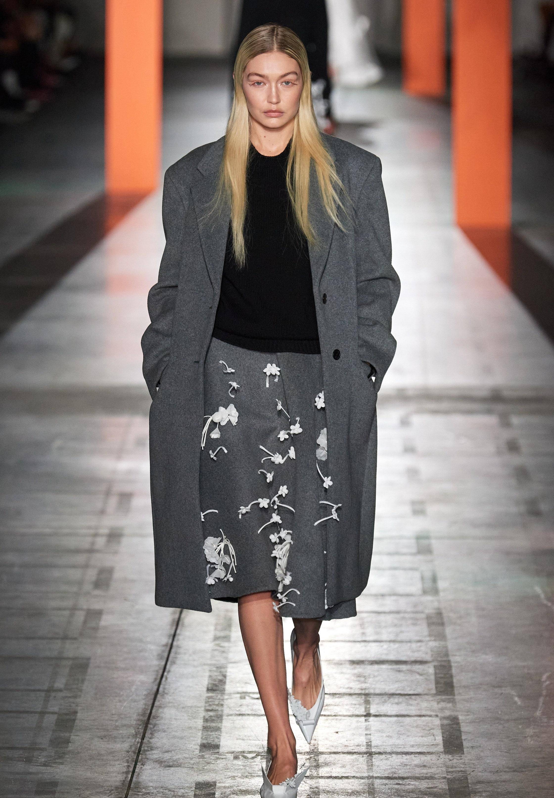 端庄又日常的魅力prada2023秋冬成衣_装饰_军装_衬衫