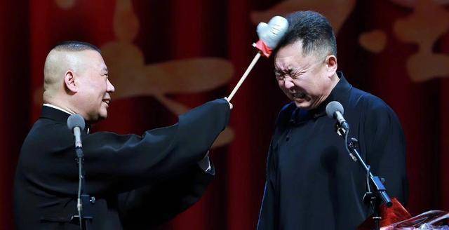 郭德纲捧徒弟方式发生改变,扒马褂已经不新鲜了,开场演出最重要_观众