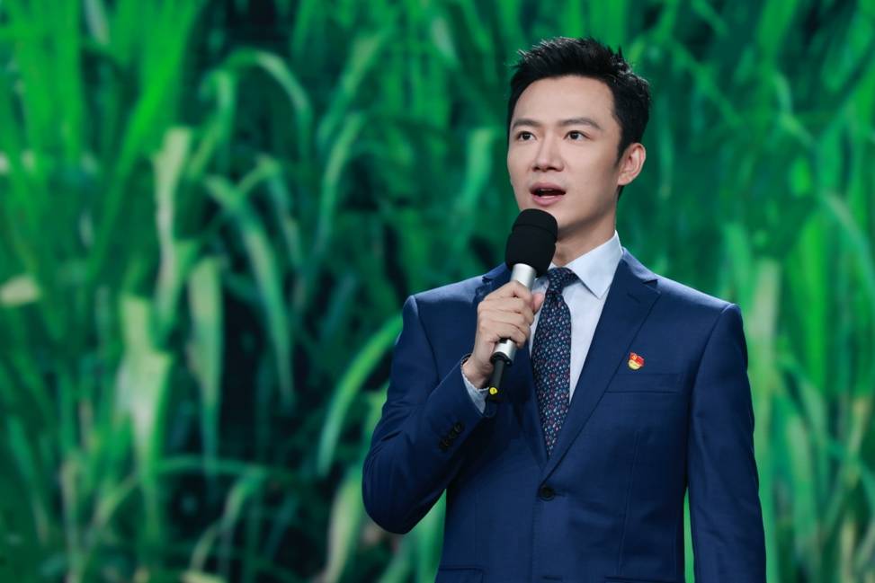 张韬:从四川资阳小城中走出的央视著名主持人,婚恋成父母的心病_舞台