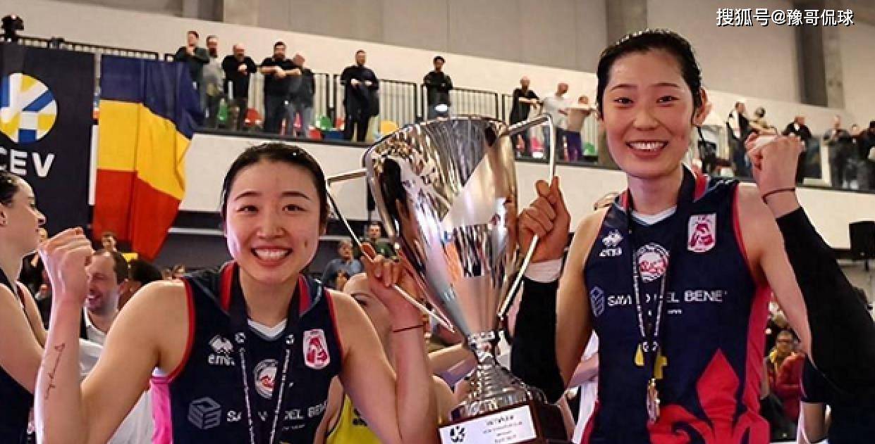 朱婷和帅哥合照被祝福,不回归中国女排原因曝光,她和张常宁不同_进行