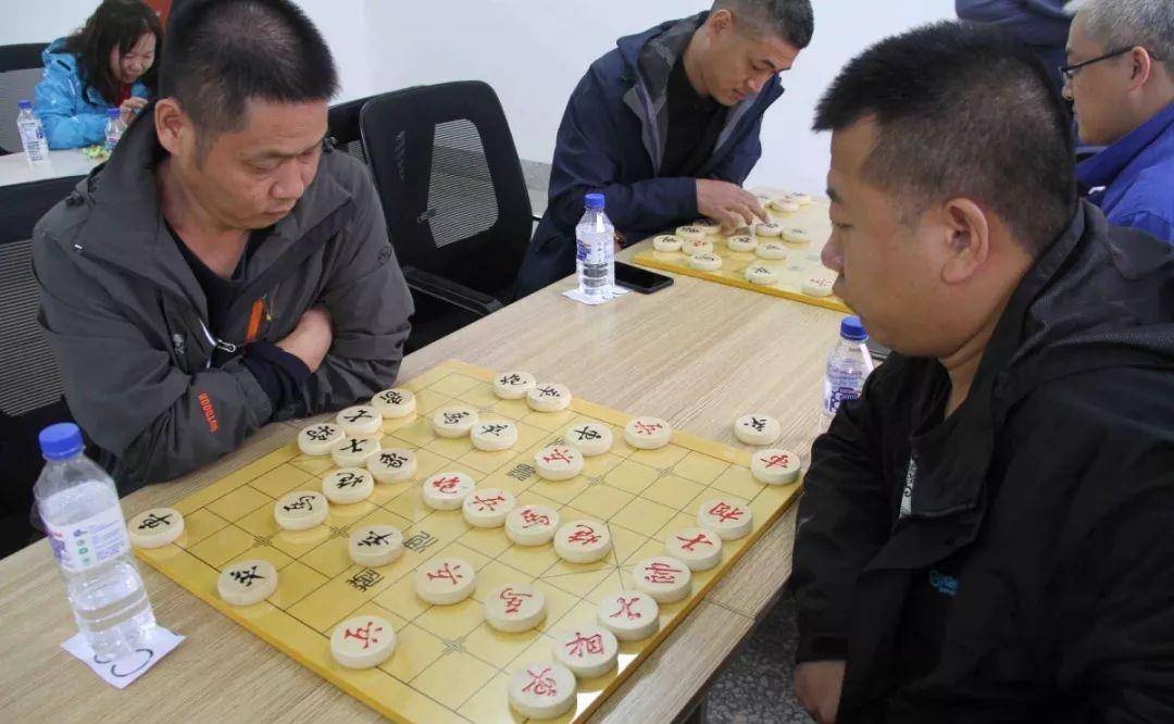 曾四次进入全国个人赛前八名,但在象棋界只有冠军才最受重视_傅光明