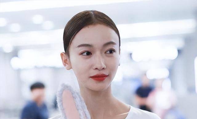 原创被央视怒批仍不悔改,出门6个助理30个保安,网友:谁给勇气_吴瑾