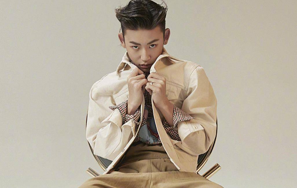 费启鸣看见小鬼狂咽口水,直言想当其"爸爸",互夸翻车成表情包_节目_不