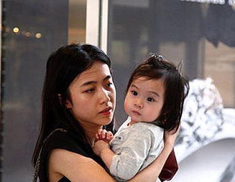 甘比成为女首富,姐妹富裕,妈妈住豪宅,家人状况天壤之别_大刘_刘銮雄