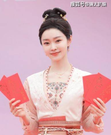 "乌香案"中,他的老爹被人诬陷而被发配,他愿意随老爹去遥远的崖州受尽