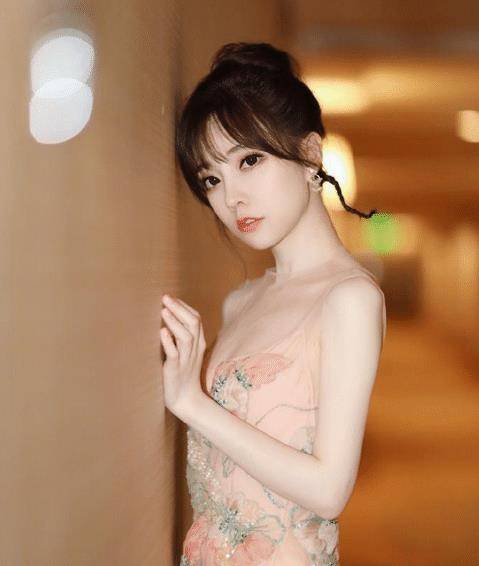 从当年的斗鱼一姐,到如今的无人问津,冯提莫到底经历了什么?