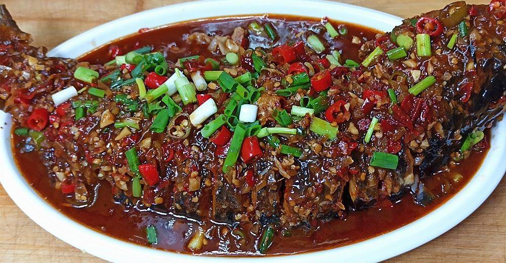 喜欢吃鱼肉的可以试试这道"泡椒草鱼"做法,肉质鲜美,酸辣爽口_步骤