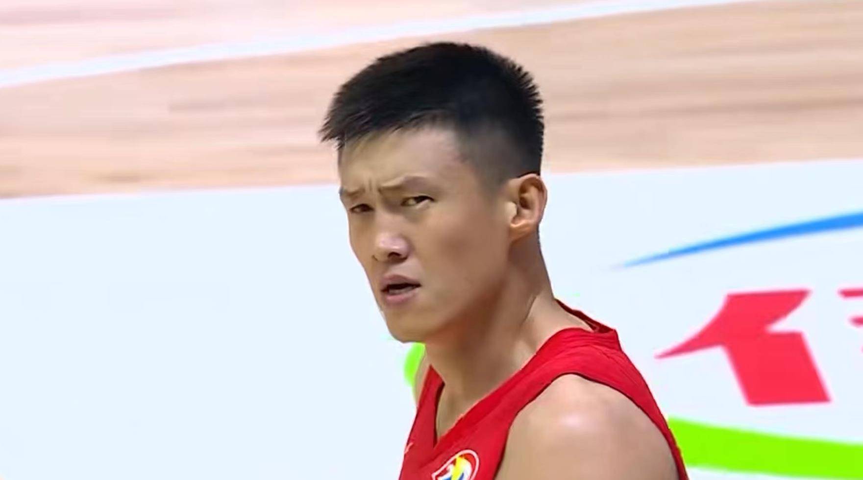 惨败塞尔维亚,男篮输球罪人揪出,低迷还闹脾气,周鹏太束手无措_李凯尔