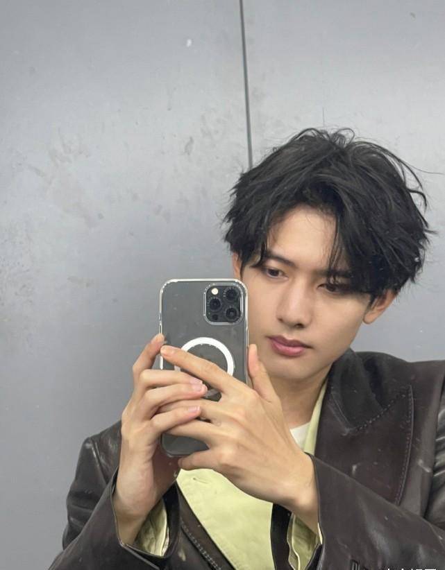 1米83男星被当众说"娘炮",粉丝怒回:他一拳能把你打趴_甘望星_路人