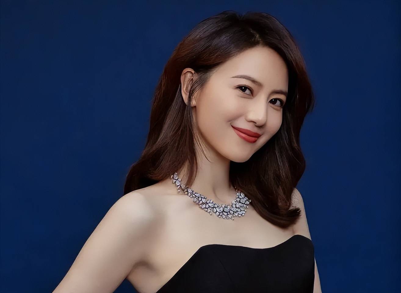 高圆圆乘地铁看李宗盛演唱会,生图眼袋大法令纹重,网友:照妖镜_照片