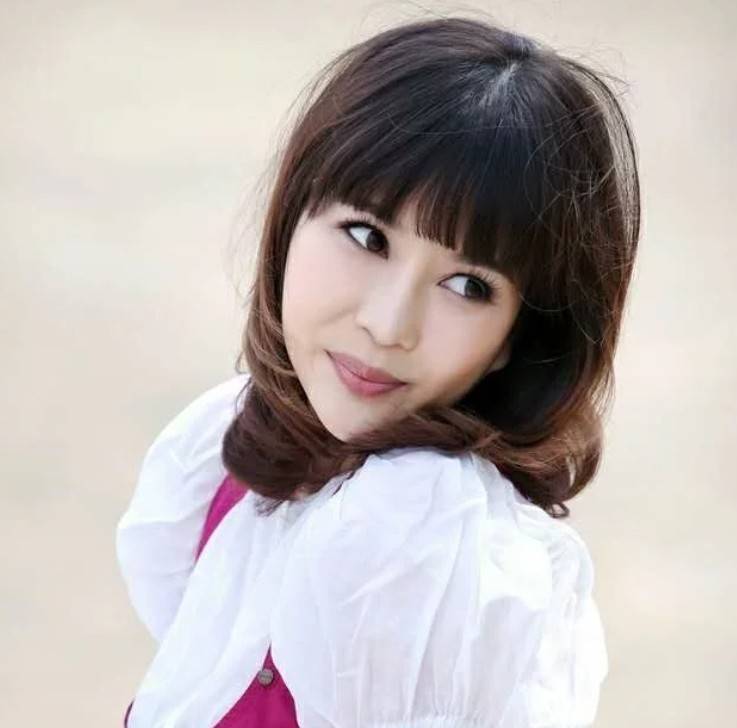 她是小品界一姐,丈夫却爱上叔叔侯耀文妻子,婚姻破碎后现状凄惨_杨蕾