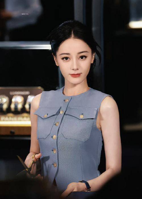 迪丽热巴被曝大瓜!国外生子被私家侦探拍到,孩子生父好像暴露?