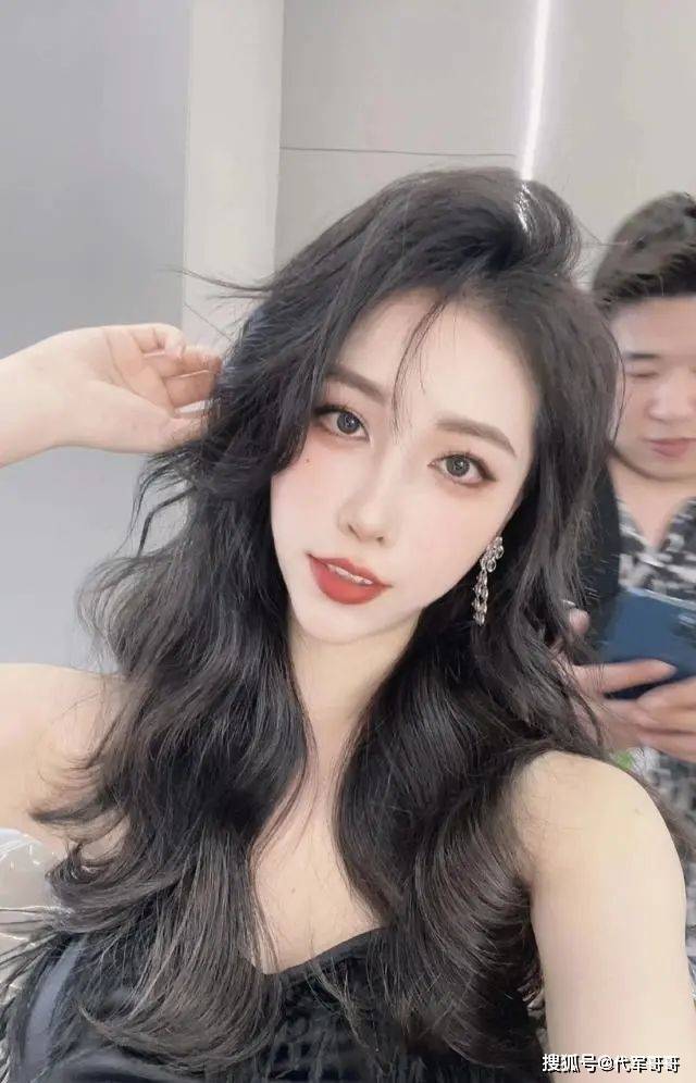 被曝与腿模女友暧昧6年不负责,成名后狠甩女方_柳爽_徐琳_网友