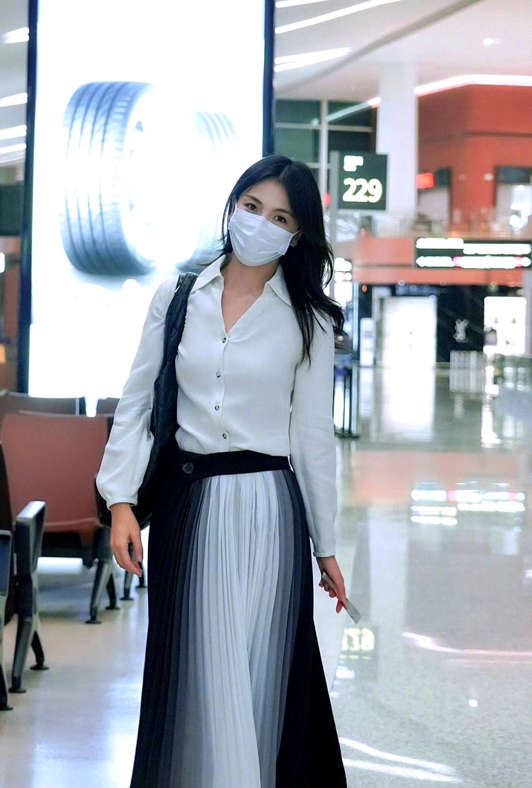 刘涛最新街拍照片2023 刘涛最新穿搭风格解析2023