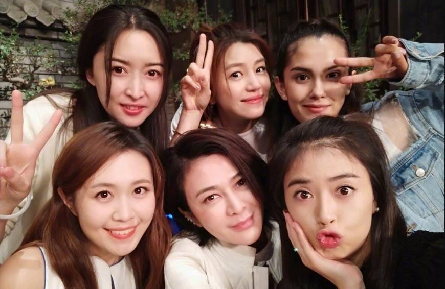 关之琳55岁生日,陈妍希蒋欣合影秒变迷妹_黄飞鸿_网友_图片