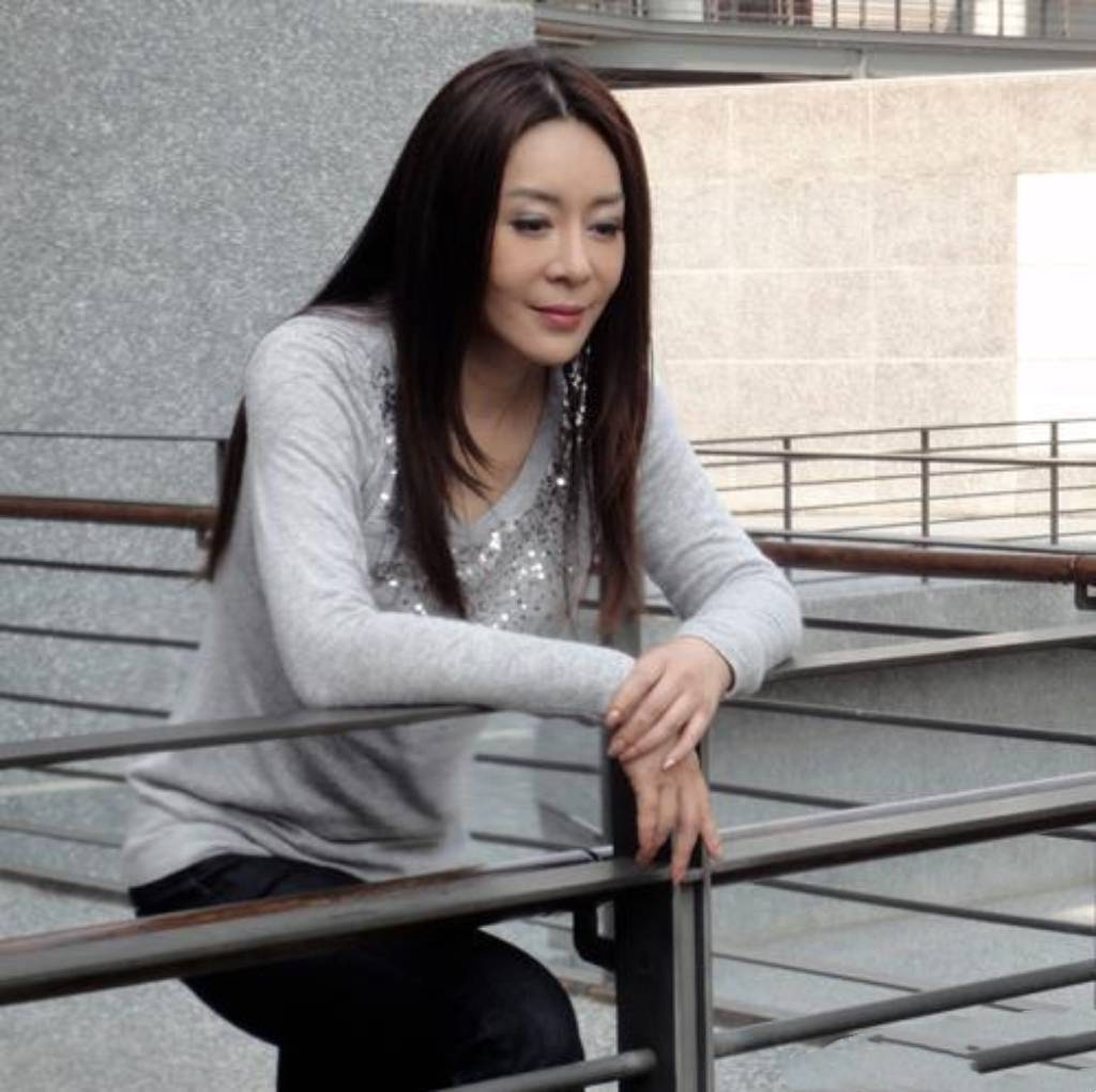 刘德华公开的唯一女友,出书8万字50张彩照揭开他秘密,令人吃惊_女人