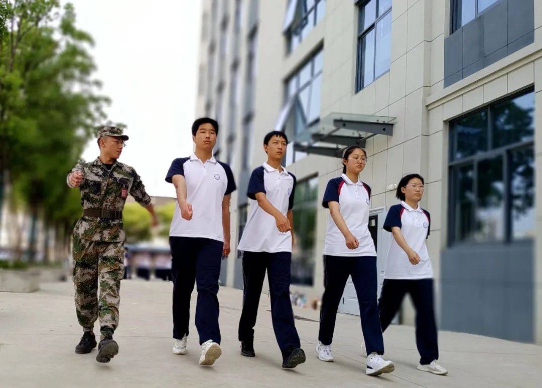 维扬中学校服图片