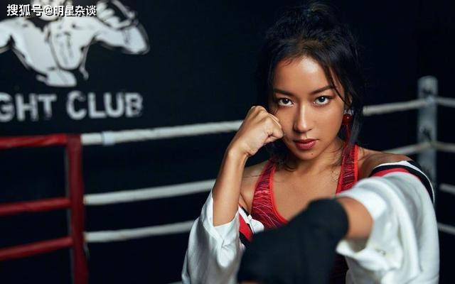 35岁吉克隽逸脸被刮伤疑毁容,竟是粉丝所为,离开时表情痛苦_演出_刘欢