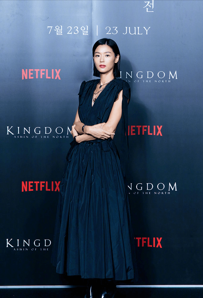 39岁全智贤近照:怼脸拍摄五官能打,剪了短发年轻十岁_转型_阿信_王国