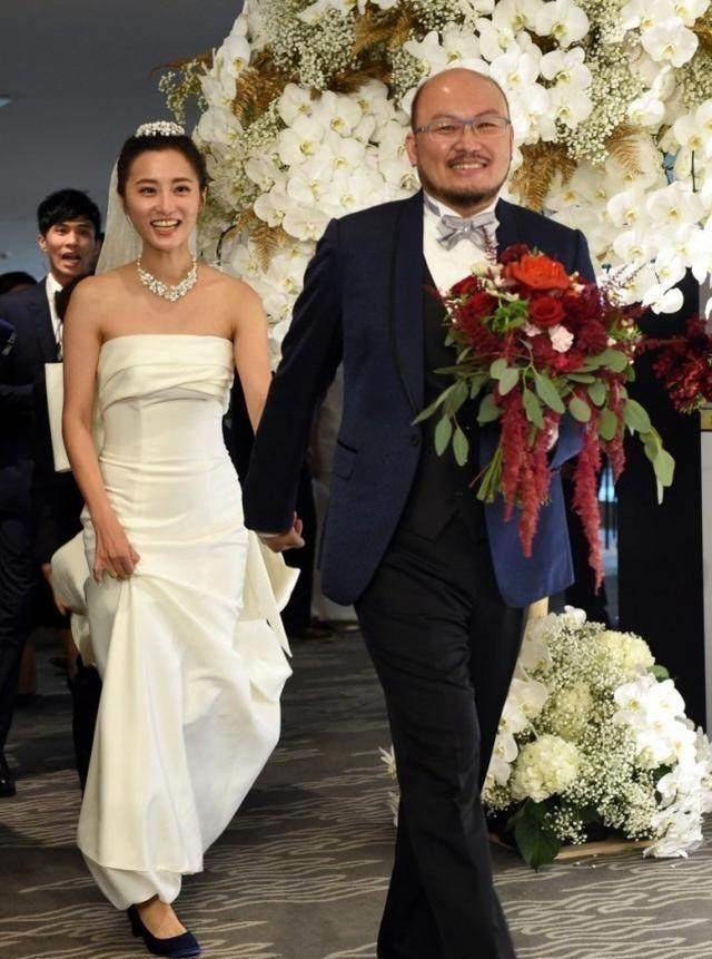 一代网红"咘咘"参加婚宴,不敌疲劳昏睡过去_陈乔恩_杰立_赵小侨