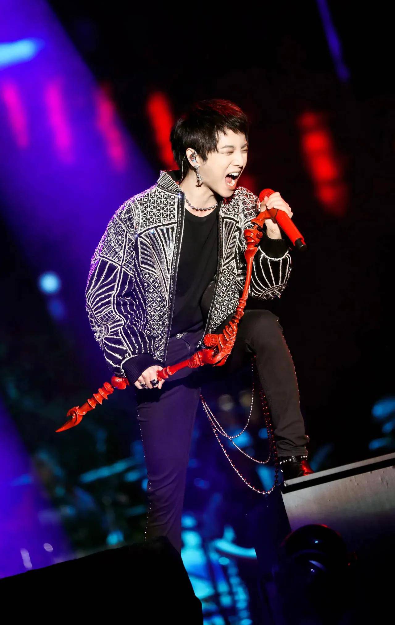 华晨宇又一次刷新了记录!_演唱会_周杰伦_歌迷