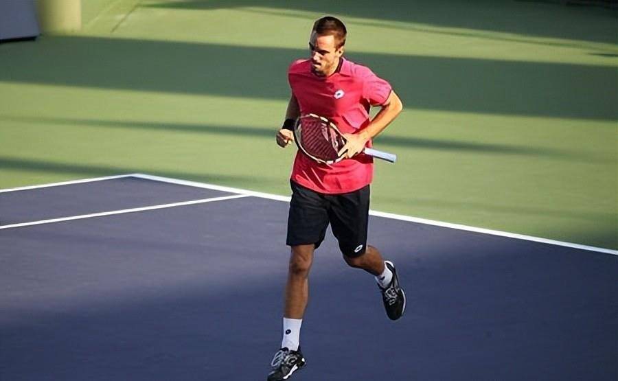 维克托·特洛伊基:网球坚韧传奇!