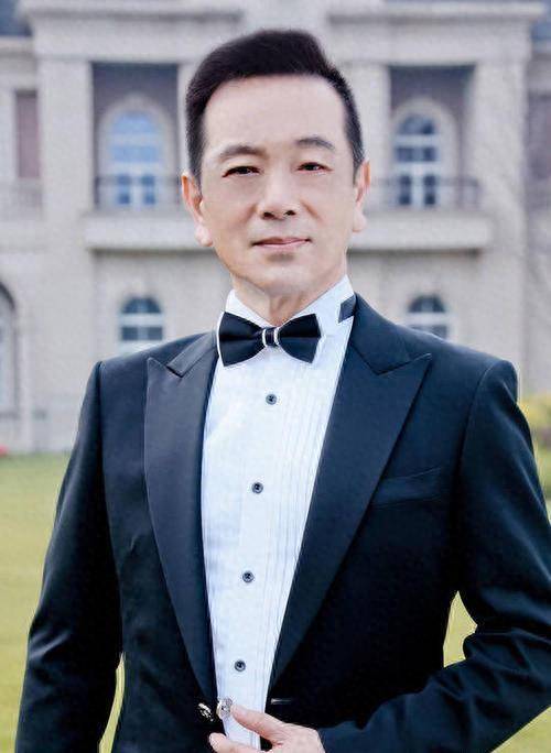 62岁的张晨光不顾脸面,被说哭后又出镜带货,却获网友力挺_事情_明星