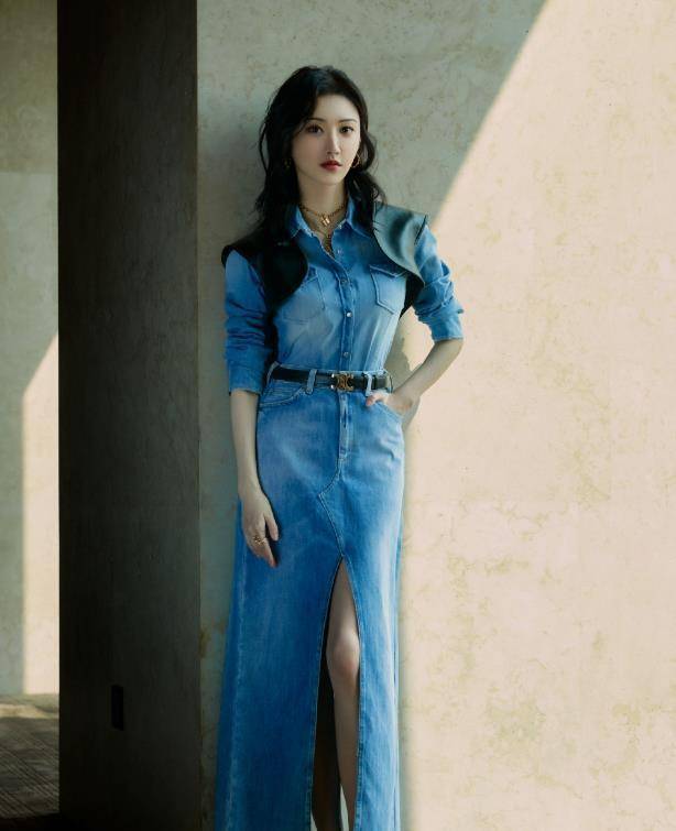 景甜真放得开,穿花瓶裙显窈窕身材_古力娜扎_时尚_协作