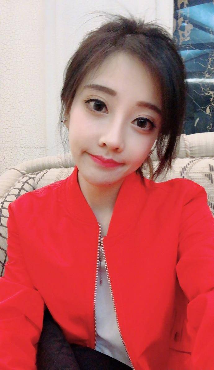 冯提莫的身高成谜,但是很会拍照,妥妥的大长腿_莫莫_写真_感觉