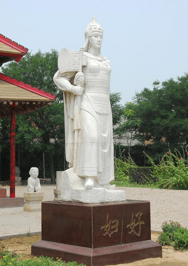 我国历史上第一位有据可查的女性军事统帅——妇好_武丁_戎装_甲骨文