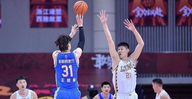 爆冷输给福建男篮泰劳森37 17孙铭徽45分_比赛_三分球_得分